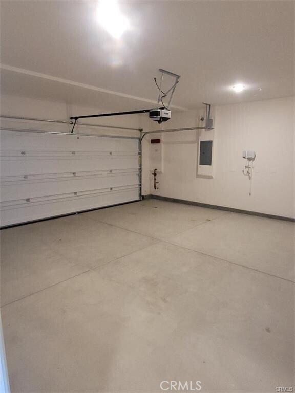 Building Photo - 2058 Bergamot St