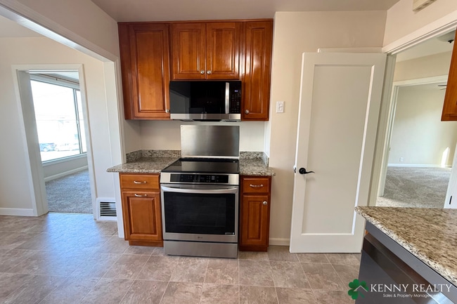 Building Photo - Fully Remodeled 3BR/2BA Home with 2 Car Garage in SF