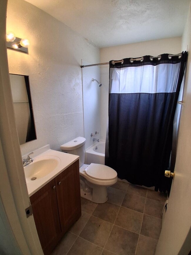 Building Photo - 2904 E 1/2 Rd