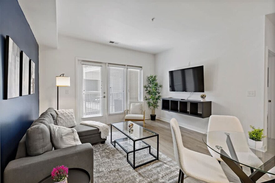 Primary Photo - 205 S Kings Dr