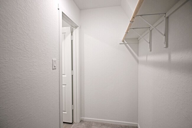 Building Photo - 2423 Shady Grv