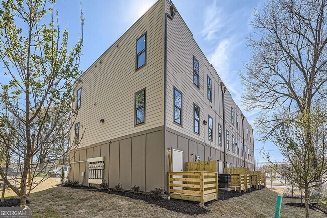 Building Photo - 1351 Brewster St SW