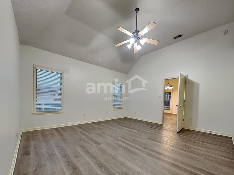 Building Photo - 6377 Braybourne Main