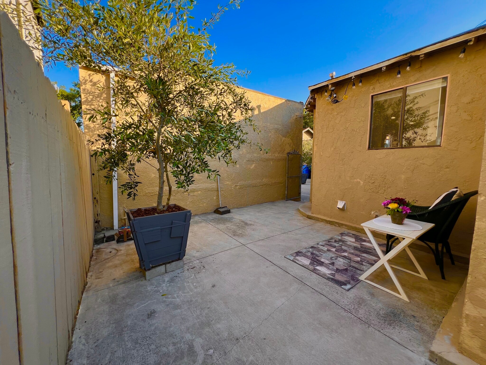 Building Photo - 8932 Krueger St