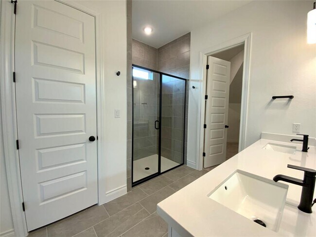 Building Photo - 358 Darley Oak Dr