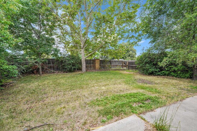 Building Photo - $2,895, 4 bed, 3 bath, located in Westmins...
