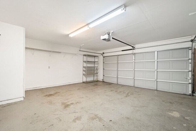 Building Photo - Located in Highland Creek