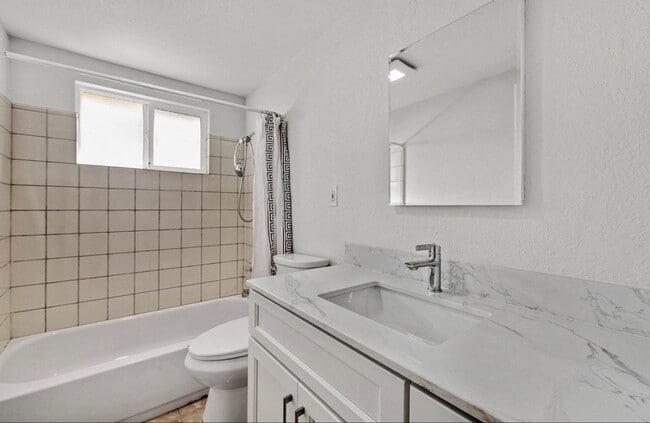 Building Photo - 3BD/2BA Single-Family Hayward Home for Rent 2 min From Ruus Elementary!