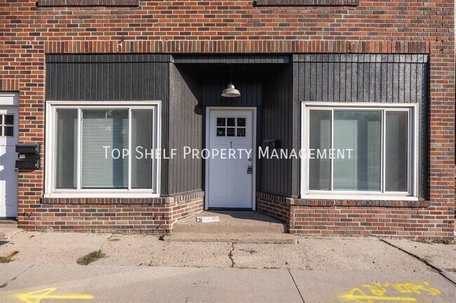 Building Photo - 2401 High St