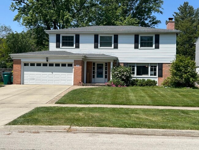 Primary Photo - 182 Riverside Dr