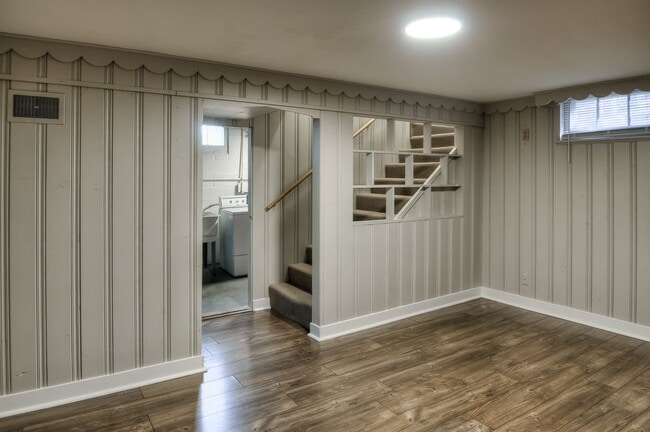 Building Photo - Aksarben Beauty