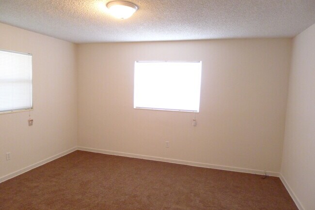 Building Photo - Rare 4-Bedroom Single-Family in Sky Lake close to Florida Mall