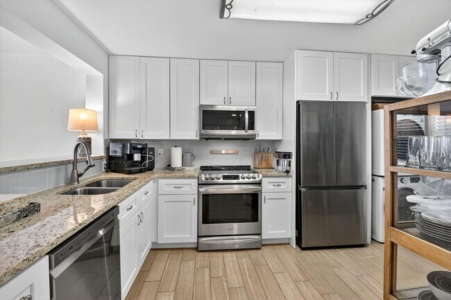 Building Photo - 3581 S Ocean Blvd