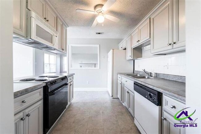 Building Photo - 104 Brittland Dr