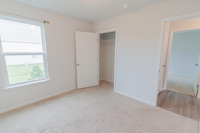 Building Photo - 591 Mossbank Loop