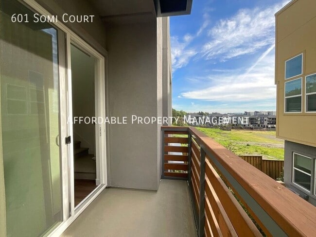 Building Photo - 601 Somi Ct