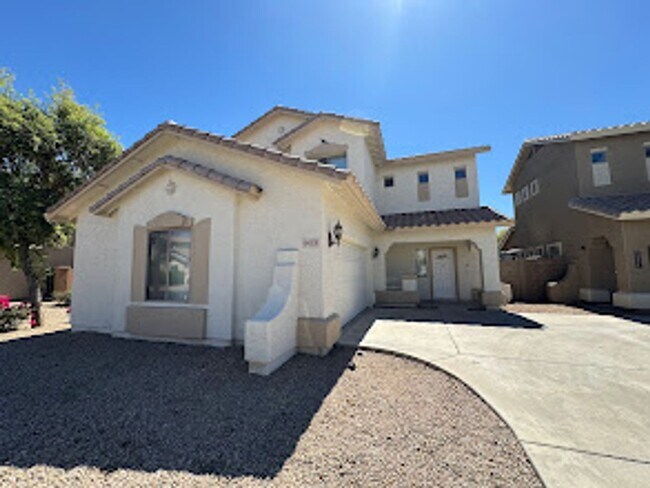 Building Photo - * $400 off move-in! Call today!!* Spacious 3 Bed Home with Office in Glendale - 2 Car Garage - Fr...