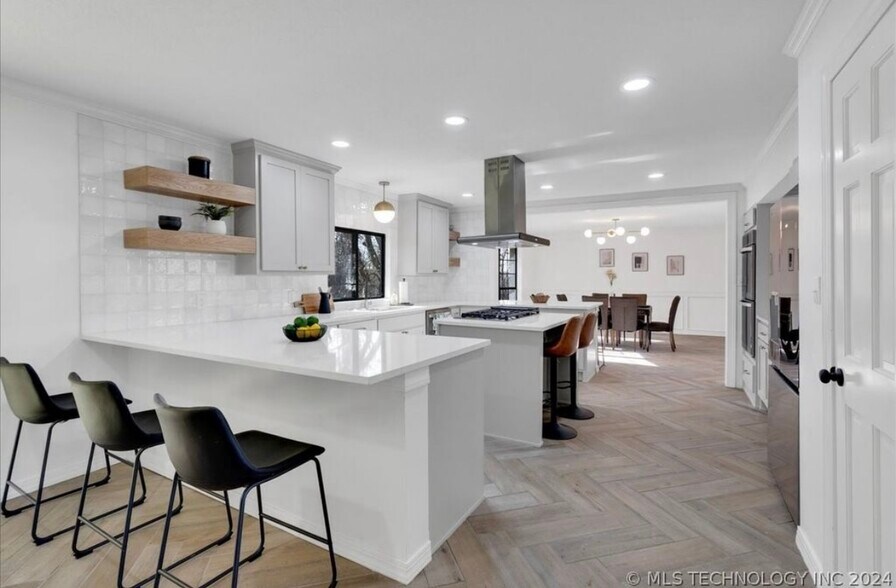 Building Photo - 11016 S Jamestown Ave