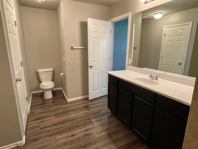 Building Photo - Great 4 Bedroom In Yukon Schools