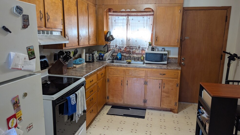 Building Photo - 1706 Boxwood Dr