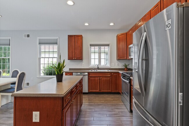 Building Photo - 33 Tallman Ln