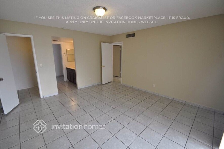 Building Photo - 9503 W Las Palmaritas Dr