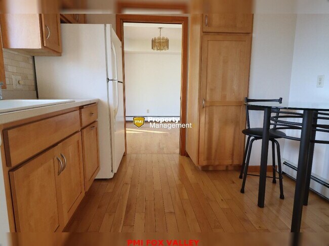 Building Photo - Beautiful Home Appleton