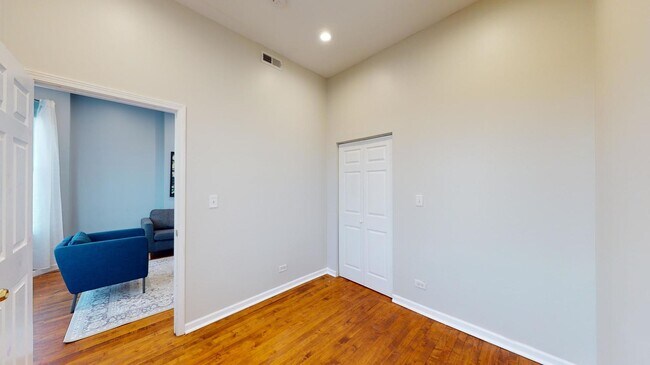 Building Photo - 1945 W Cermak Rd