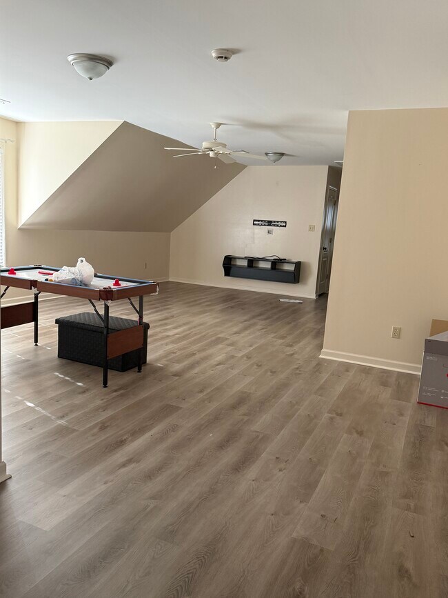 Building Photo - 481 Glenogle Ln