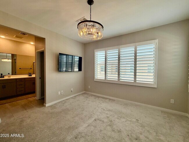 Building Photo - 734 E Doral Ave
