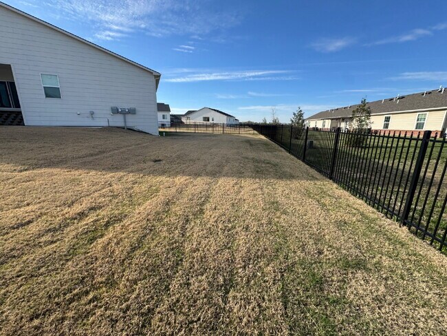 Building Photo - "Spacious 5-Bed Oasis with 3 Full Baths in Charming Bel Aire - 2,624 Sq Ft of Comfortable Living!"