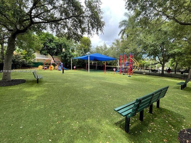 Building Photo - 3070 Allamanda St