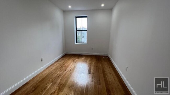 Building Photo - 3 bedroom in BROOKLYN NY 11208