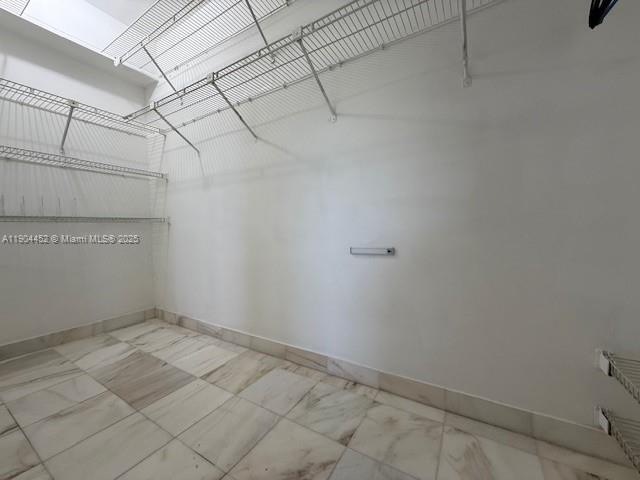 Building Photo - 515 W Park Dr