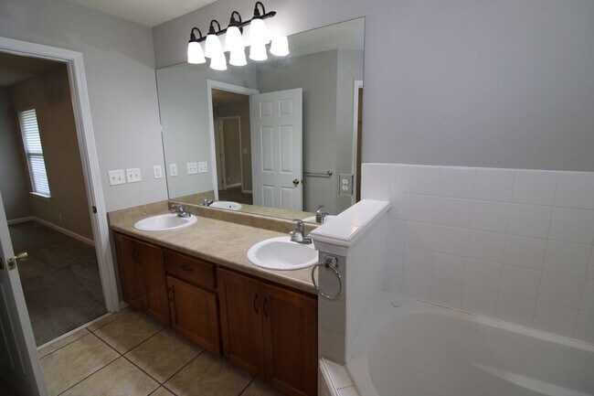 Building Photo - 3BR/2BA Home For Rent
