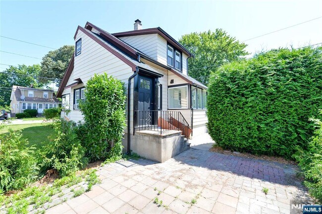 Building Photo - 244 Van Winkle Ave