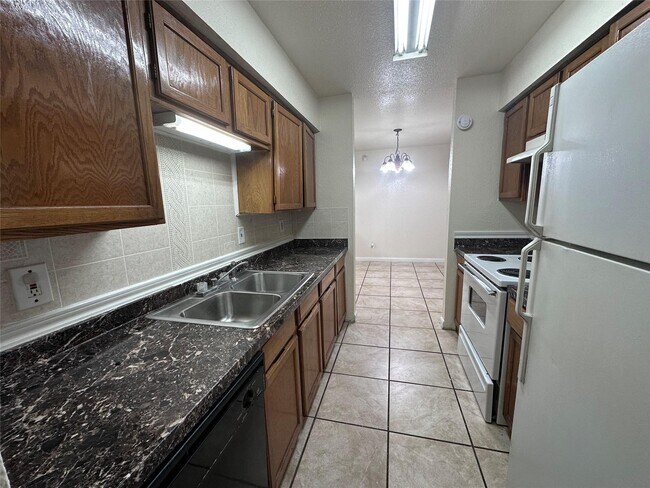 Building Photo - 9700 Leawood Blvd