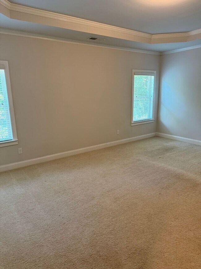 Building Photo - Spacious 5BR House in Buford