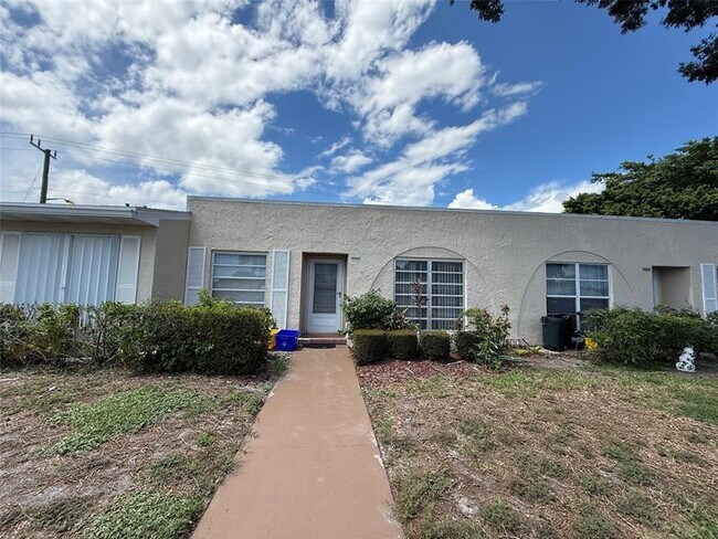 Building Photo - 20862 Vinesta Cir