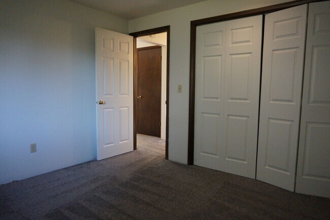 Building Photo - 948