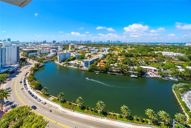 Building Photo - 2555 Collins Ave