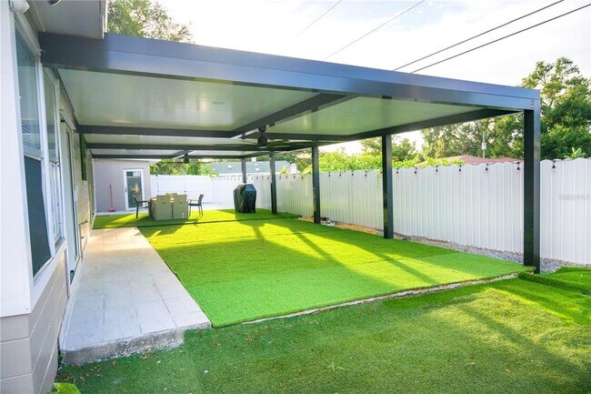 Building Photo - 1504 Hallam Dr