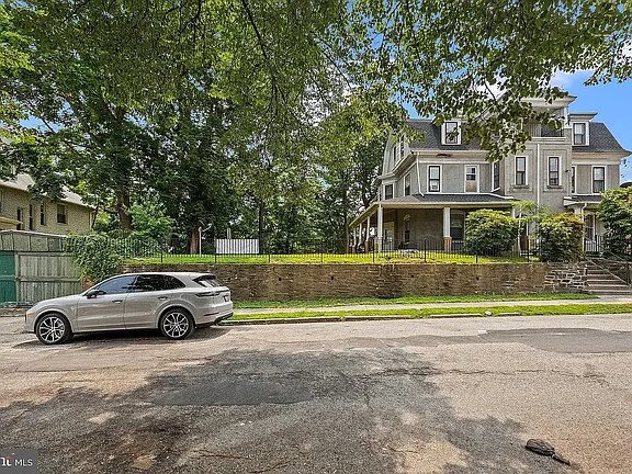 Building Photo - 400 Vernon Rd