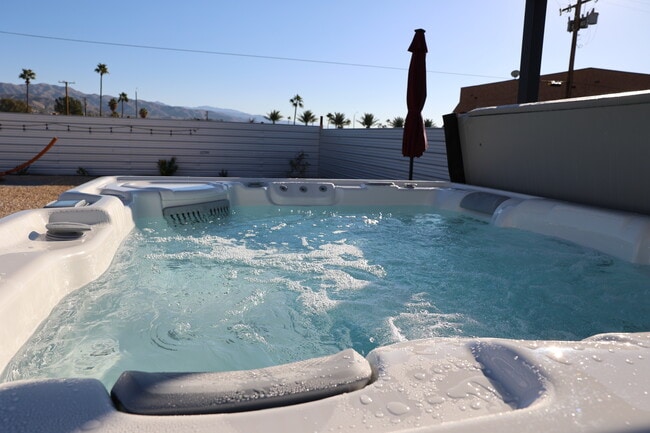 Building Photo - 13826 Caliente Dr