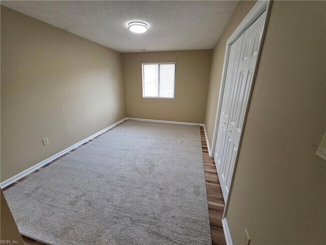 Building Photo - 4003 Governors Square