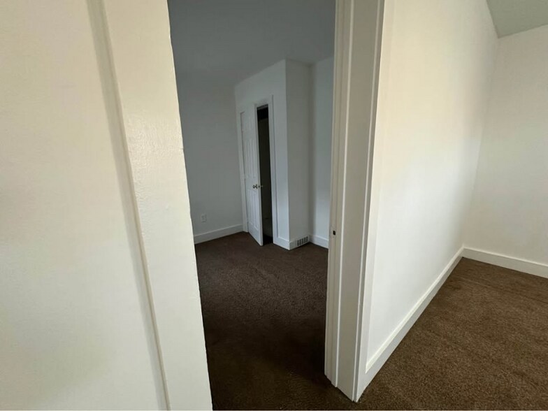 Building Photo - 5 Lake Ave