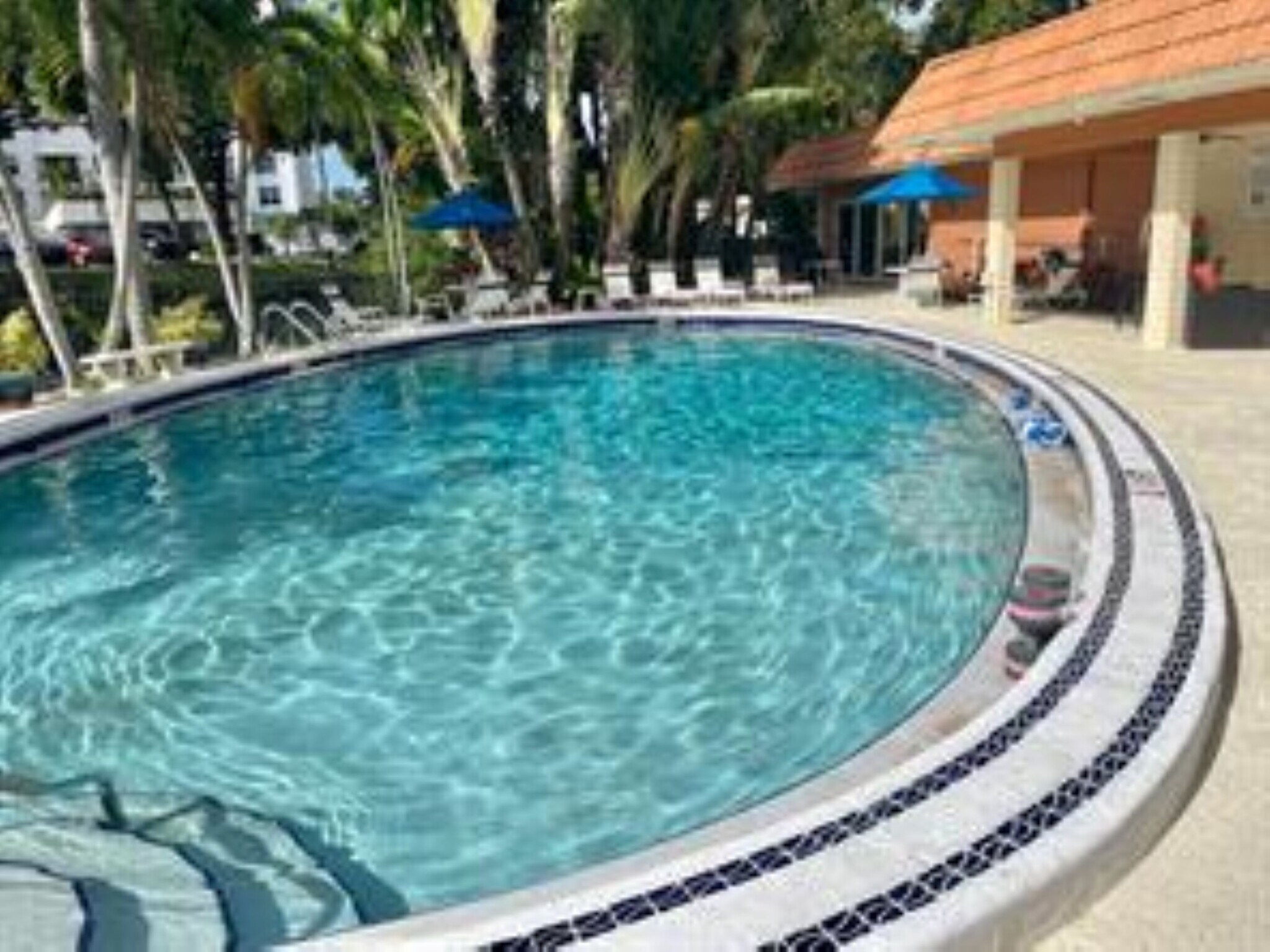 Building Photo - 140 NE 19th Ct