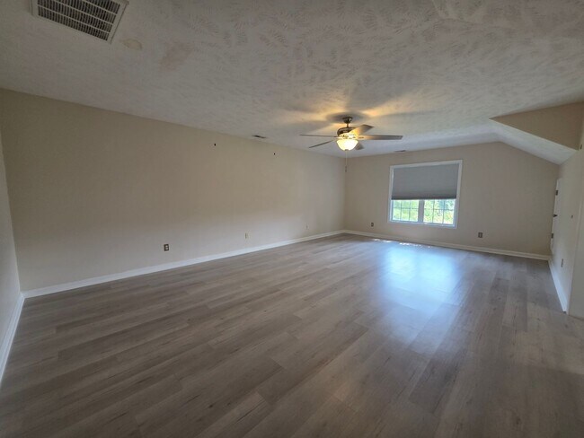 Building Photo - 184 E Ridge Ct