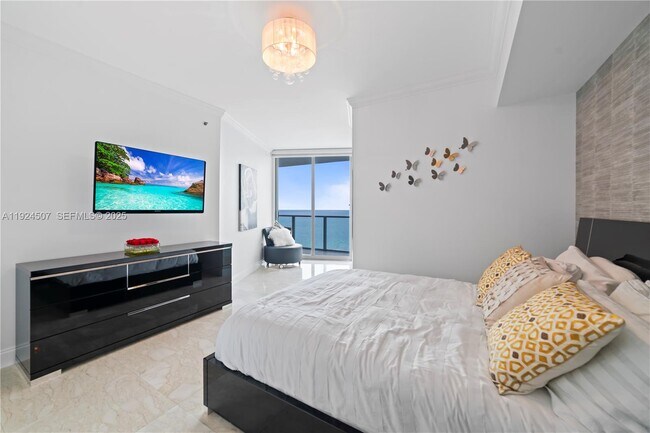 Building Photo - 3101 S Ocean Dr