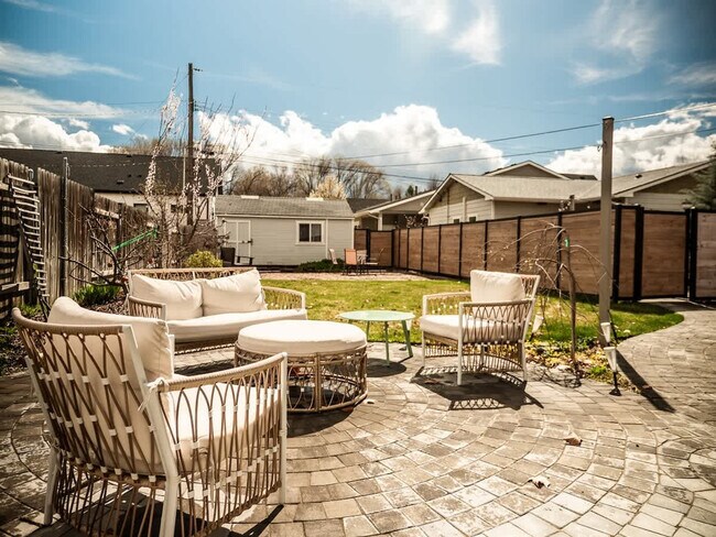 Building Photo - 3413 W Sunset Ave